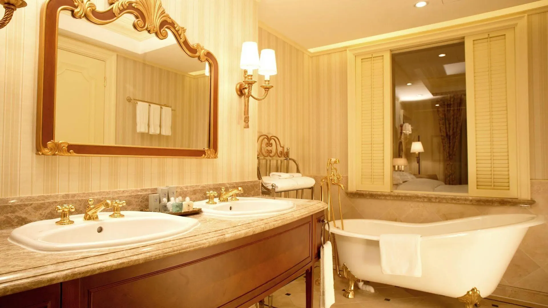 ****  Rocks Hotel Macao China